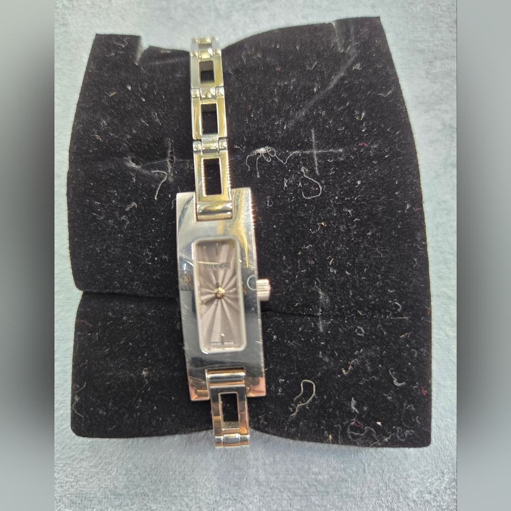 Gucci Silver Watch COA INCLUDED! - Picture 2 of 15